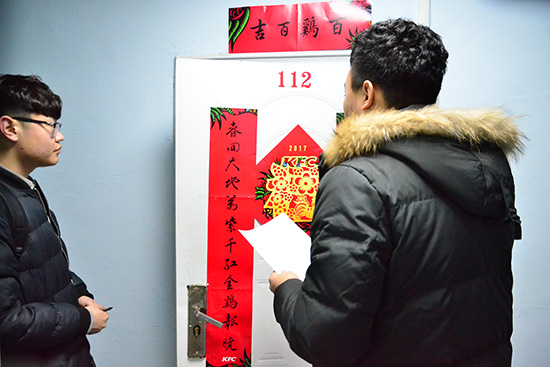 两位部长在敲门查寝