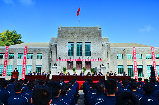 公司举行2015级新生开学典礼