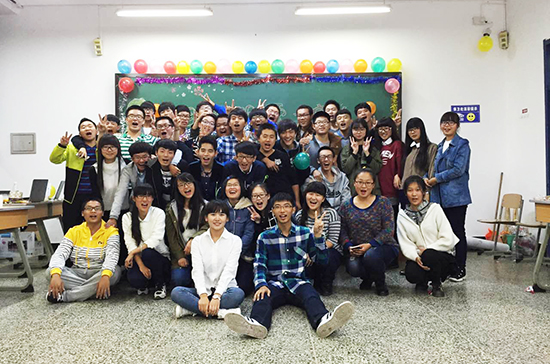 电信152班中秋联欢会合影