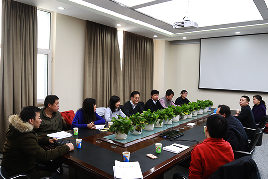 公司领导与龙军书记一行在动电大楼A402会议室展开交流
